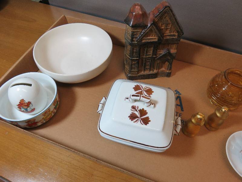 lot 55 image: Assorted Household Dcor