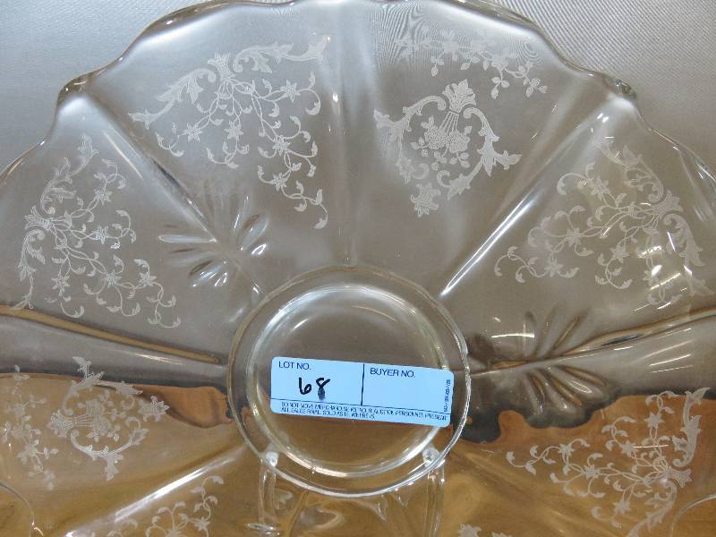 lot 68 image: Glass Decorative Platter