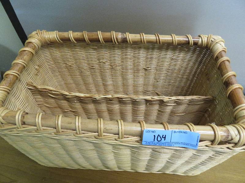 lot 104 image: Large Wicker NewspaperMagazine Basket