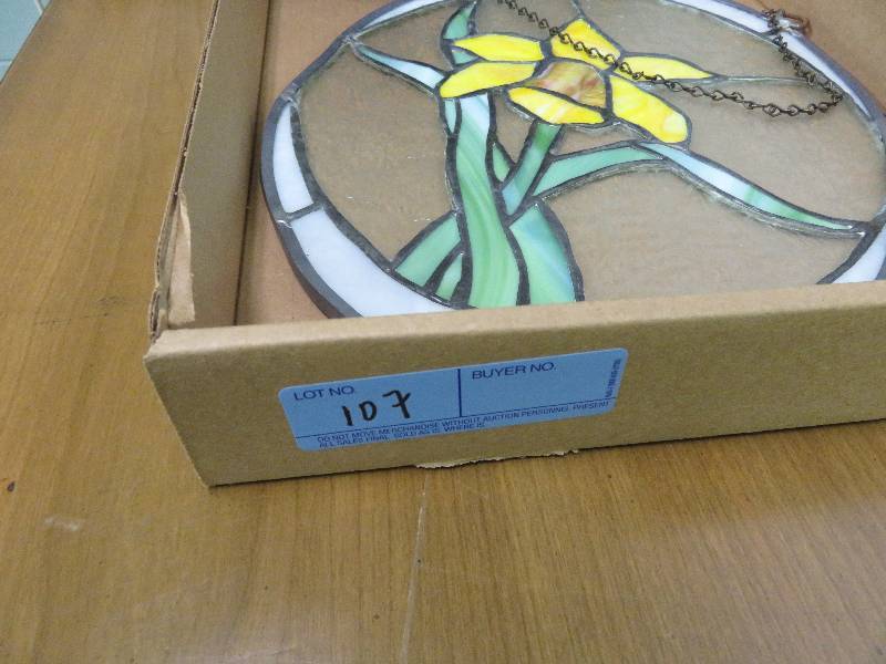 lot 107 image: Lot of Household Decorations