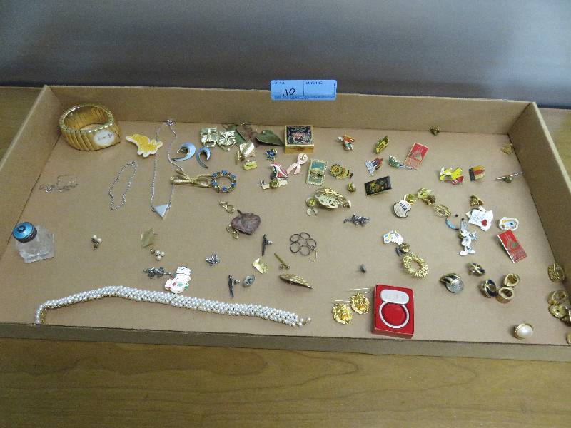 lot 110 image: Large Lot of Pins and Jewerly
