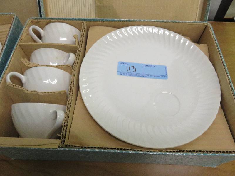 lot 113 image: Set of 8 Fine China Tea Set