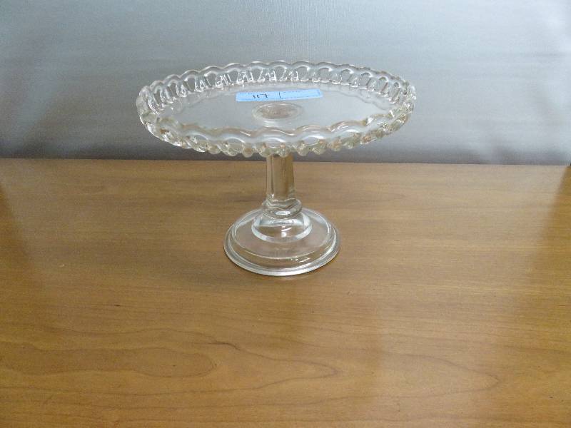 lot 117 image: Glass Cake Server Plate
