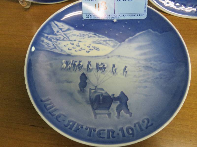 lot 118 image: Lot of 3 Decorative Plates Blue and White B&G Made in Denmark