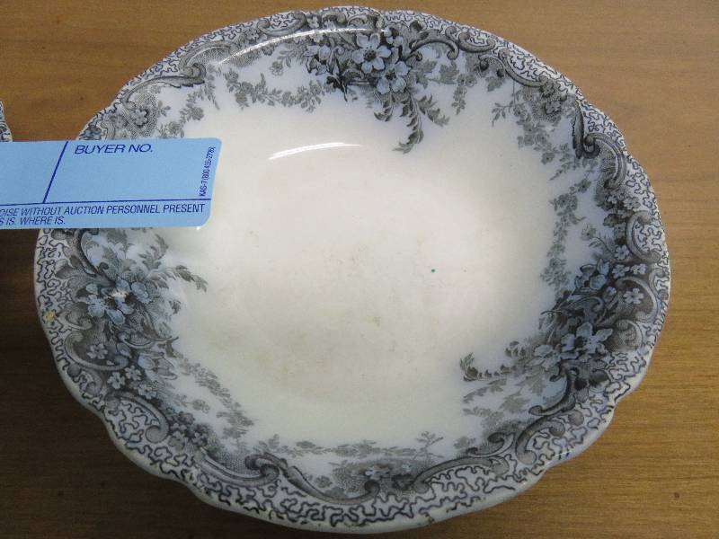 lot 130 image: Set of 2 Royal Semi Porcelain Decorative Bowls