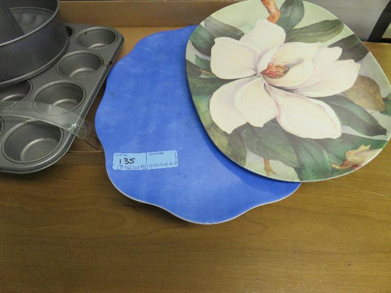 lot 135 image: Misc. Kitchen Lot