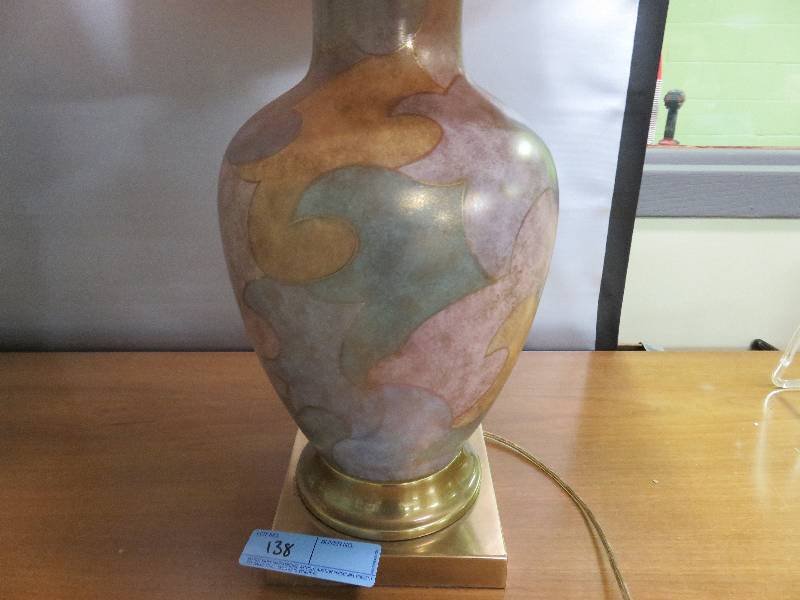 lot 138 image: Set of 2 Lamps with Shades