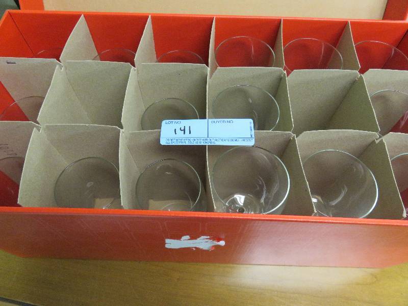lot 141 image: Set of 16 Glass Wine Glasses
