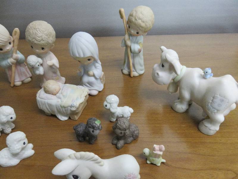 lot 148 image: Precious Moments Nativity Set