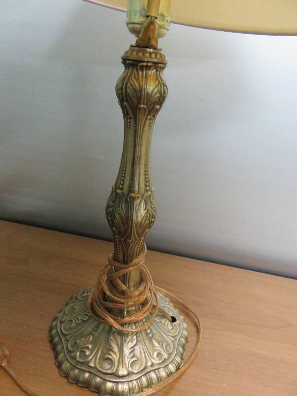 lot 151 image: Vintage Looking Brass Lamp wShade