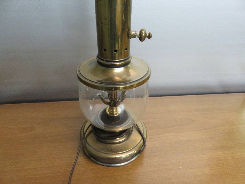 lot 152 image: Set of 2 Brass Up Lamps (need work)