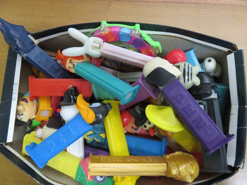 lot 165 image: Large Pez Dispenser Lot