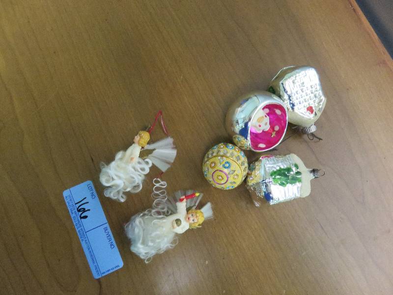 lot 166 image: Vintage Christmas Ornaments