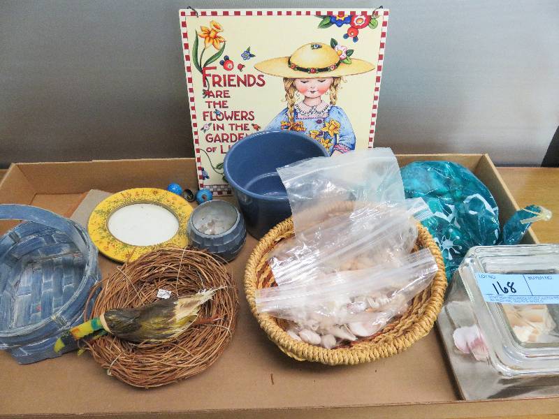 lot 168 image: Large Dcor Lot