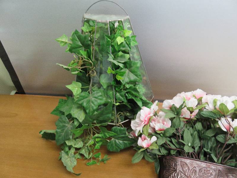 lot 179 image: 2-Hanging Wall Vases w Artificial Flowers