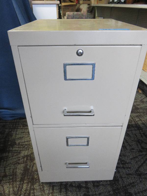 lot 183 image: 2 Drawer Metal File Cabinet