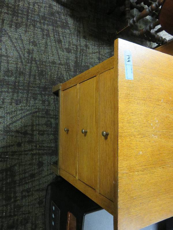 lot 199 image: Wood End Table w3 Drawers