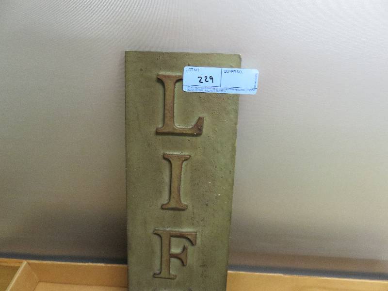 lot 229 image: Lot of Household Dcor