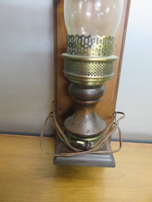 lot 231 image: Electric Hurricane Lamp