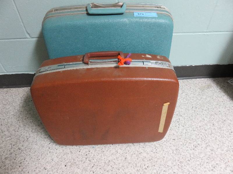 lot 256 image: 2 Vintage Samsonite Luggage