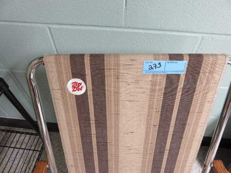 lot 273 image: Vintage Zip Dee Folding Canvas Chair