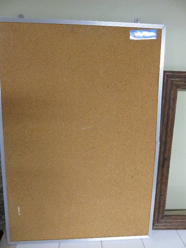 lot 275 image: wood Frame and Cork Board