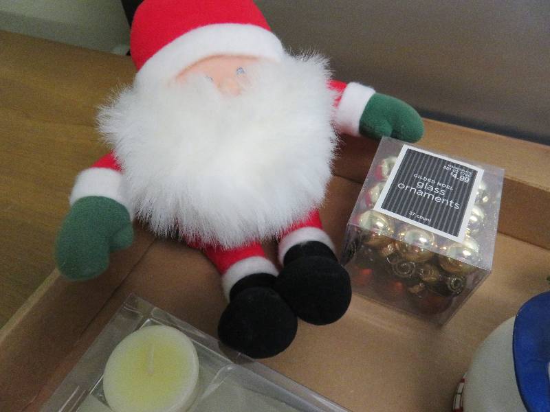 lot 279 image: Christmas Lot