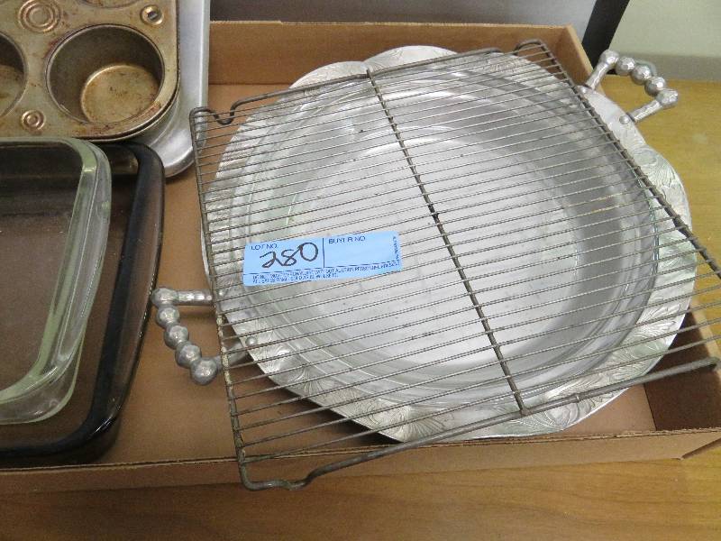 lot 280 image: Large Baking Lot