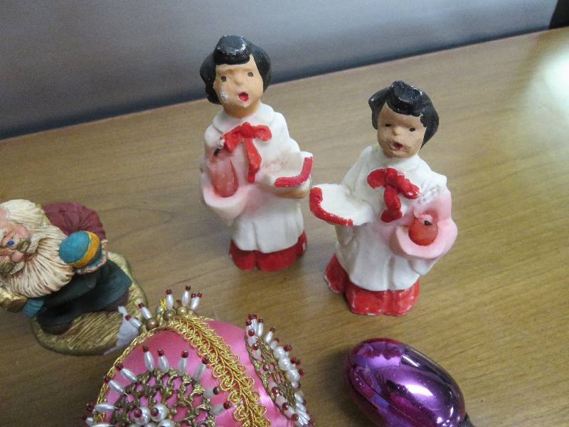lot 285 image: Lot of Christmas Ornaments and Decorations