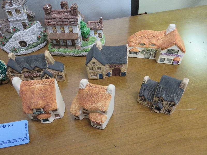 lot 287 image: 18 Piece Set Village Set Gnome Homes Collection