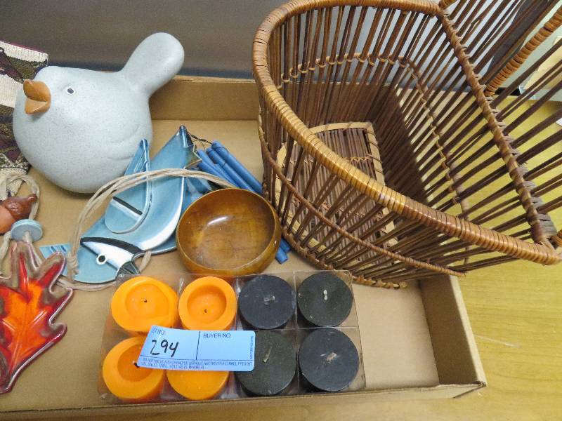 lot 294 image: Fall Decoration Lot