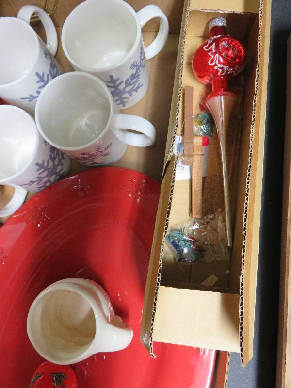 lot 312 image: Large Christmas Lot