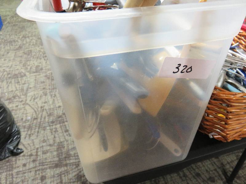 lot 320 image: Large Lot of Kitchen Utensils
