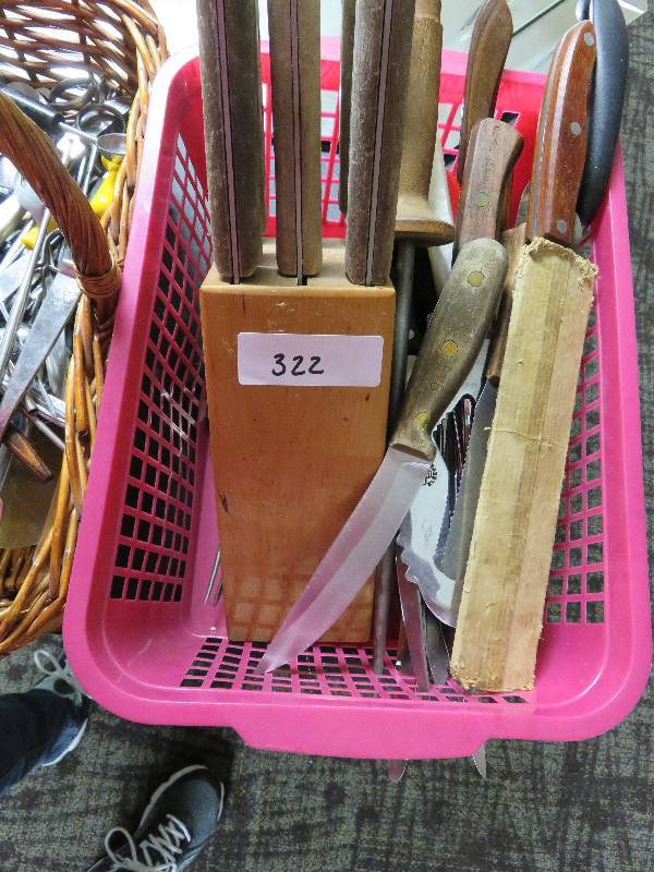 lot 322 image: Large Lot of Kitchen Knives