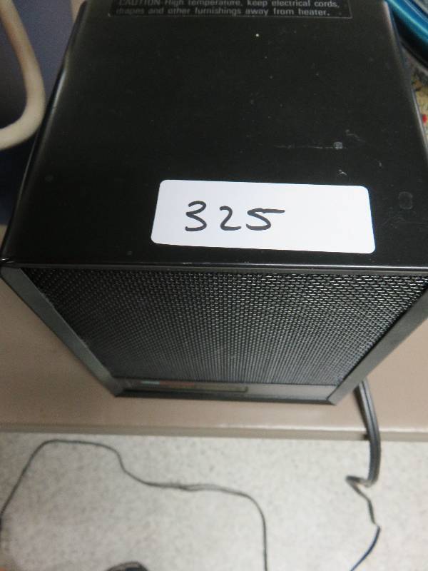 lot 325 image: Small Electric Heater