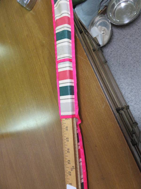 lot 326 image: 8 Wooden Yard Sticks & Holder