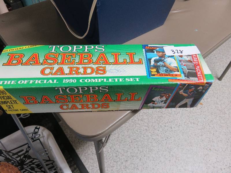 lot 328 image: 1990 Complete Set of Topps Baseball Cards