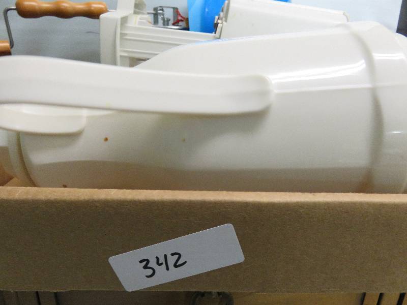 lot 342 image: Large Kitchen Lot