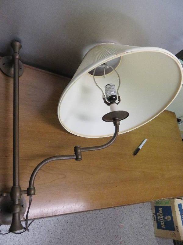 lot 354 image: Wall Mount Lamp