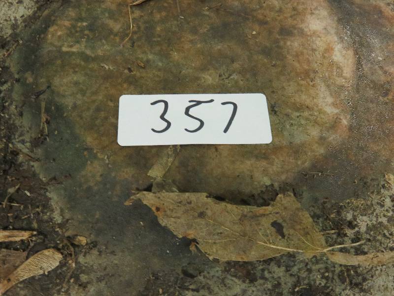 lot 357 image: 2 Piece Bird Bath