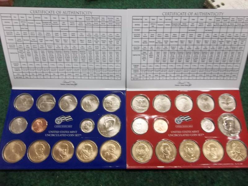 2007 US Mint Coin Set With Presidential Dollars & State Quarters