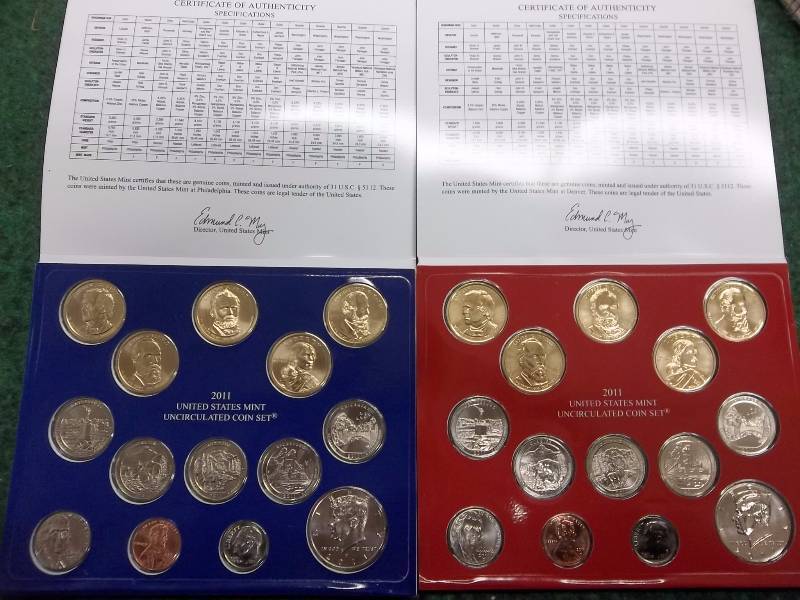 2011 US  Mint Unc Coin Set With Presidential Dollars & State Quarters