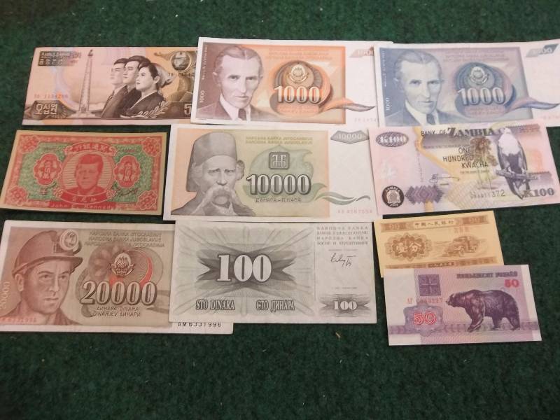 18 Different Foreign Currencies