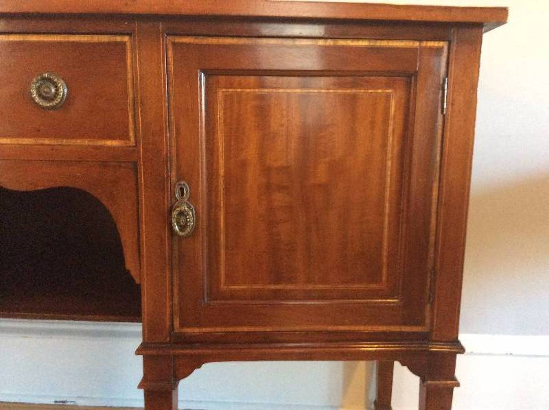 lot 3 image: Edwardian Mahogany Sideboard