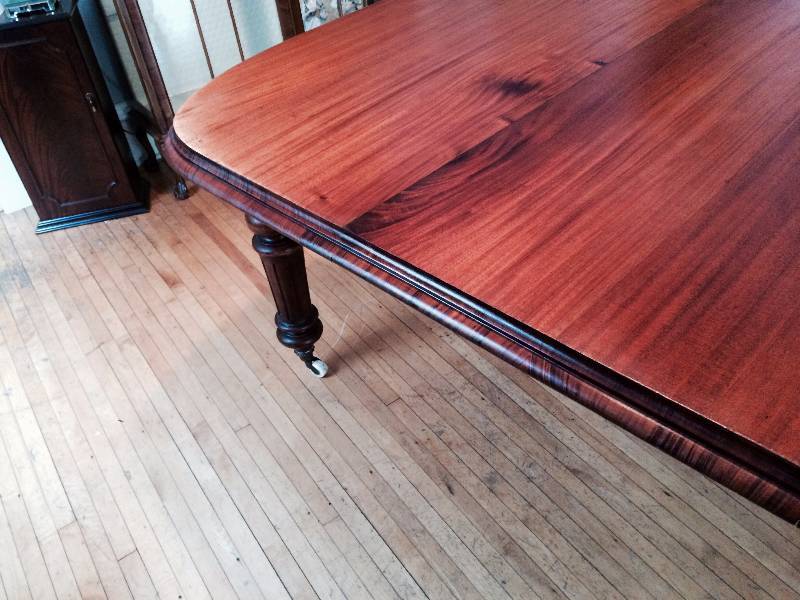lot 9 image: Victorian Wind-Out Mahogany Table