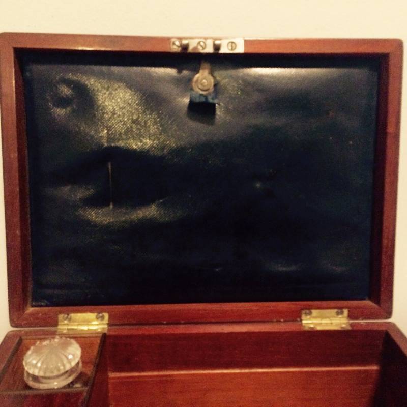 lot 12 image: Victorian Gentlemens Dressing Case