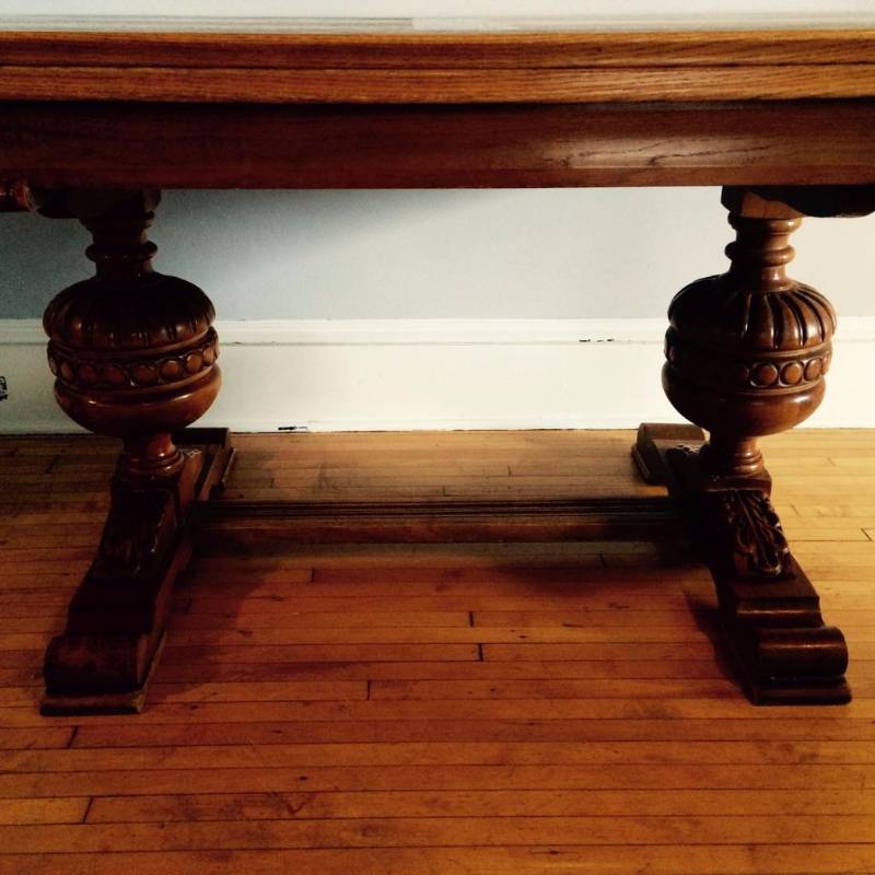 lot 17 image: Golden Oak Draw Leaf Table