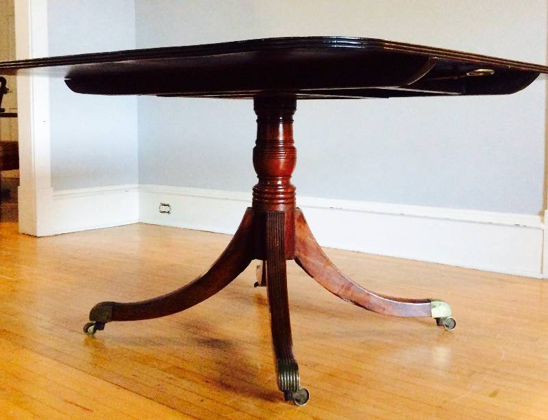lot 18 image: Victorian Mahogany Breakfast Table