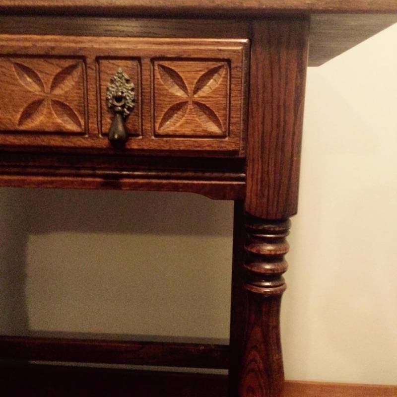 lot 22 image: English Spoon Carved Side Table
