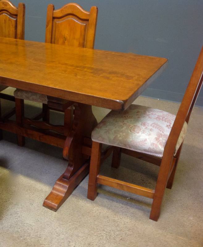 lot 33 image: High End Cherry Table & Chairs